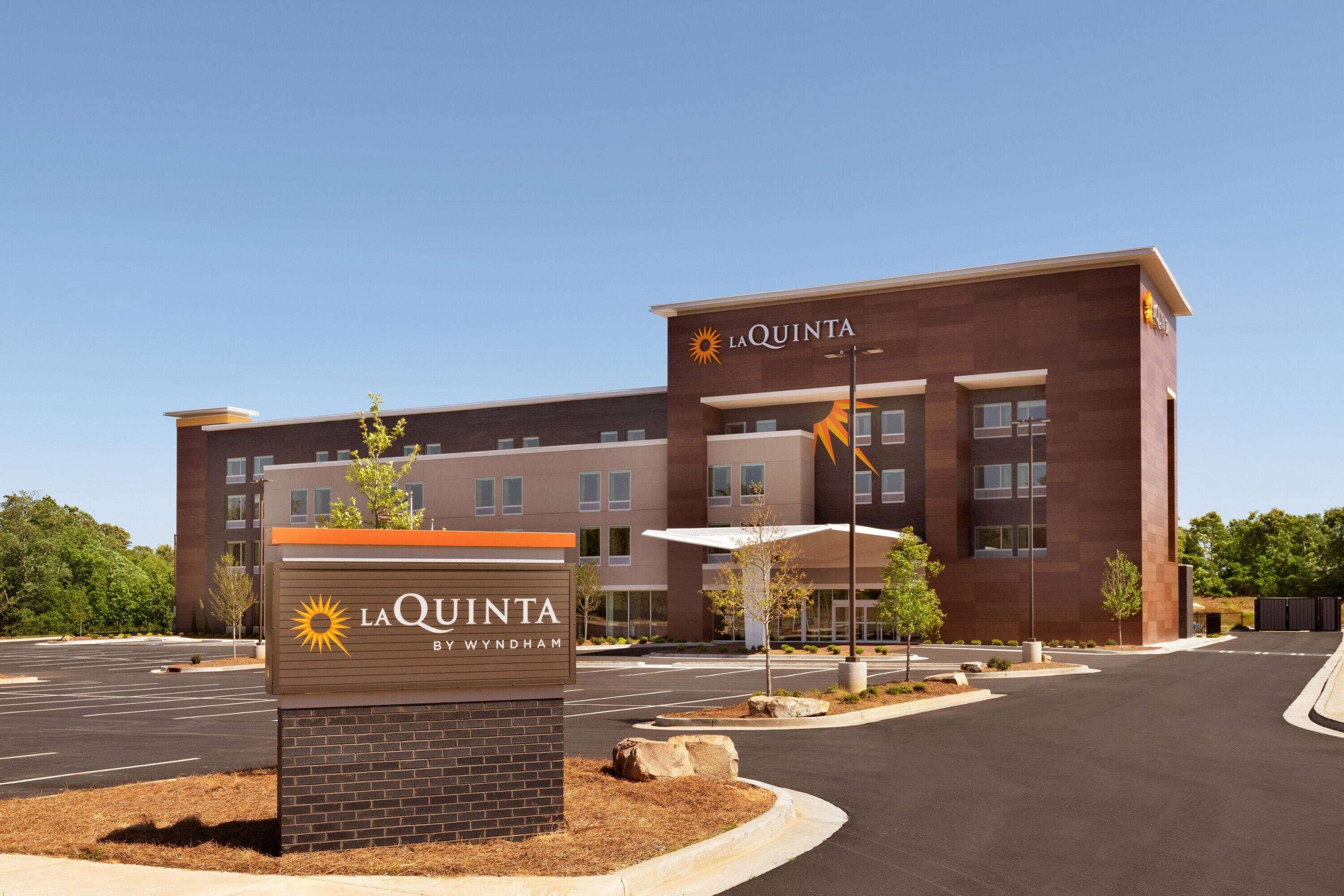 La Quinta Inn & Suites by Wyndham Braselton Esterno foto